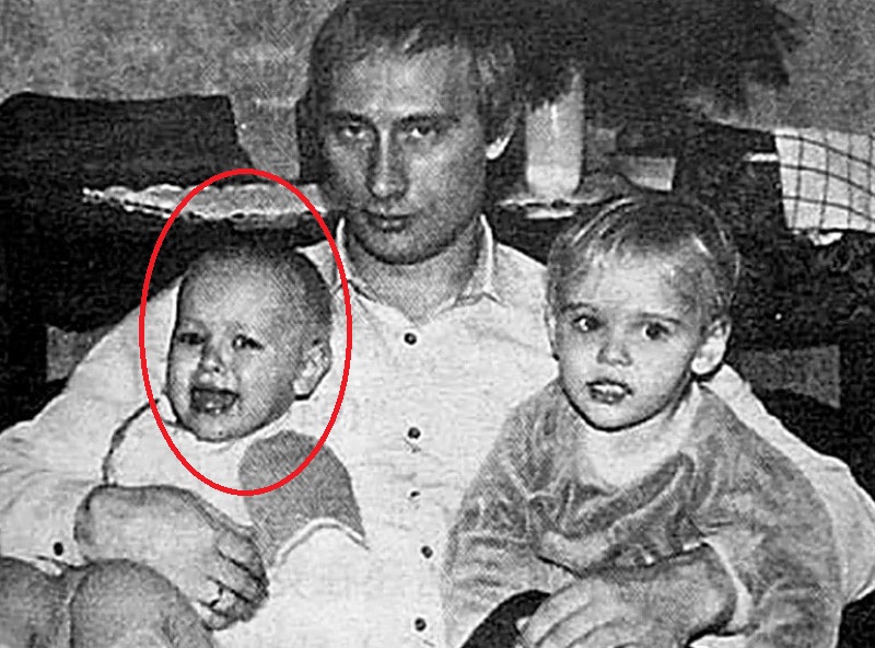 Katerina as a young child with her father Vladimir Putin